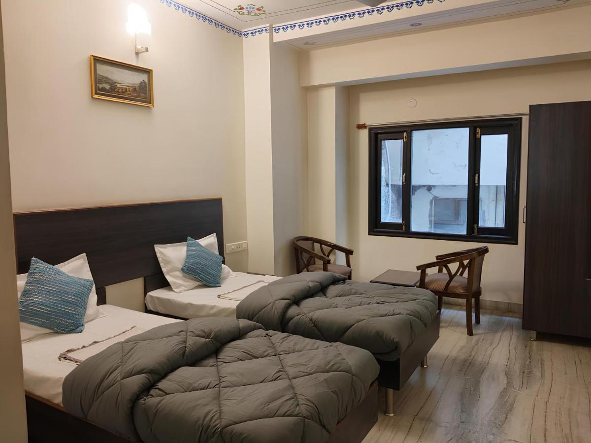 Madpackers Udaipur Hostel Buitenkant foto