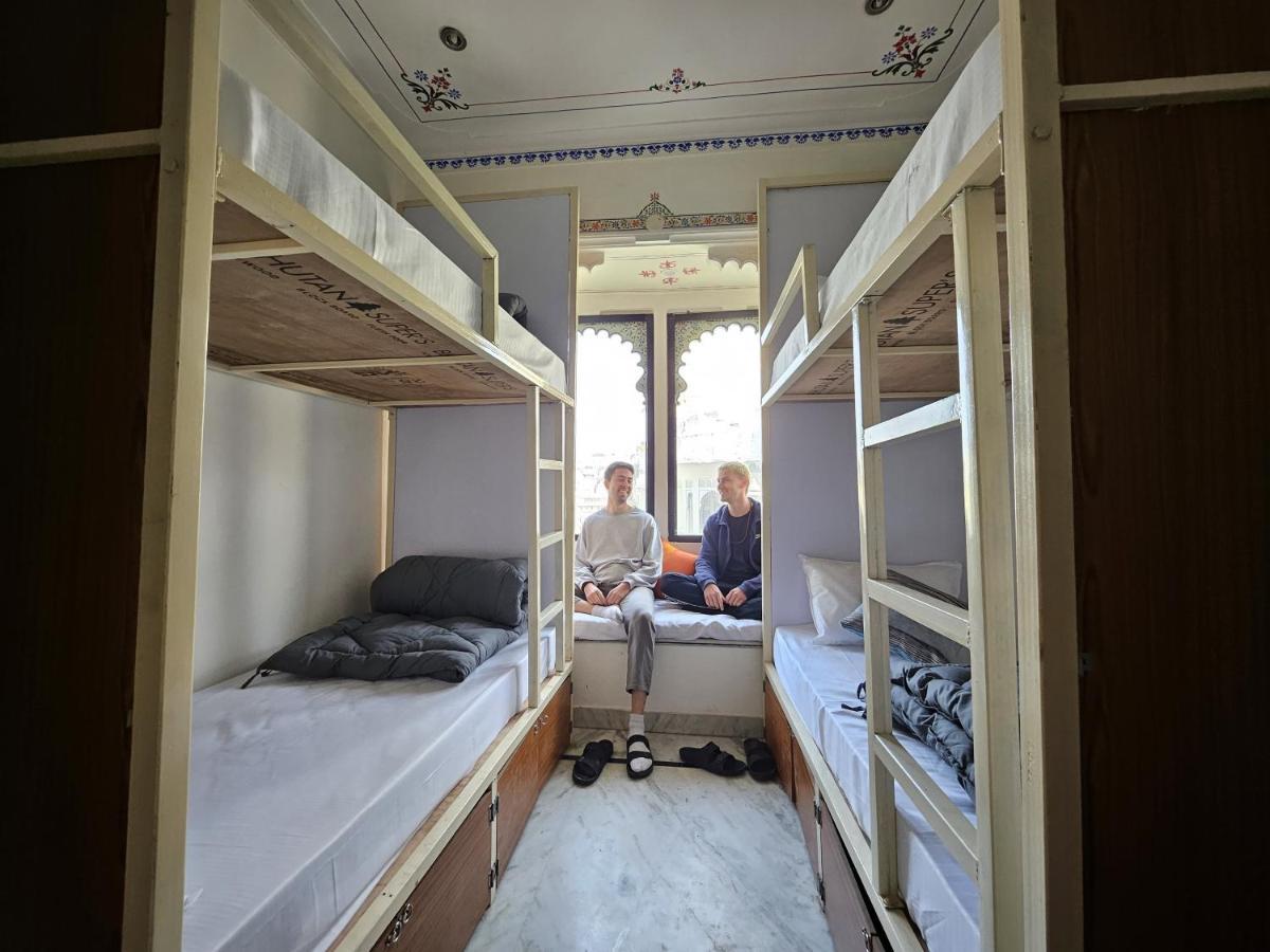Madpackers Udaipur Hostel Buitenkant foto