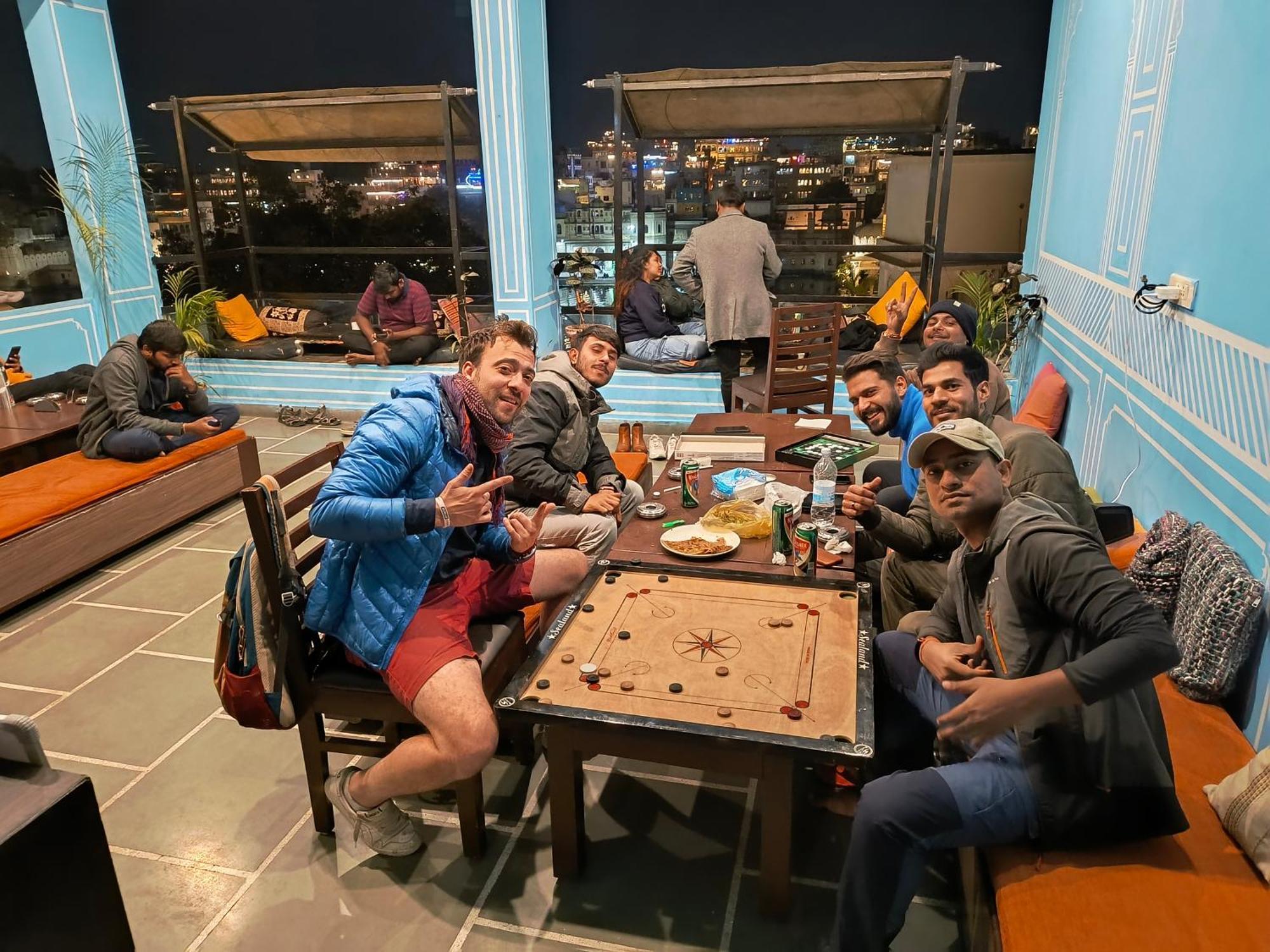 Madpackers Udaipur Hostel Buitenkant foto