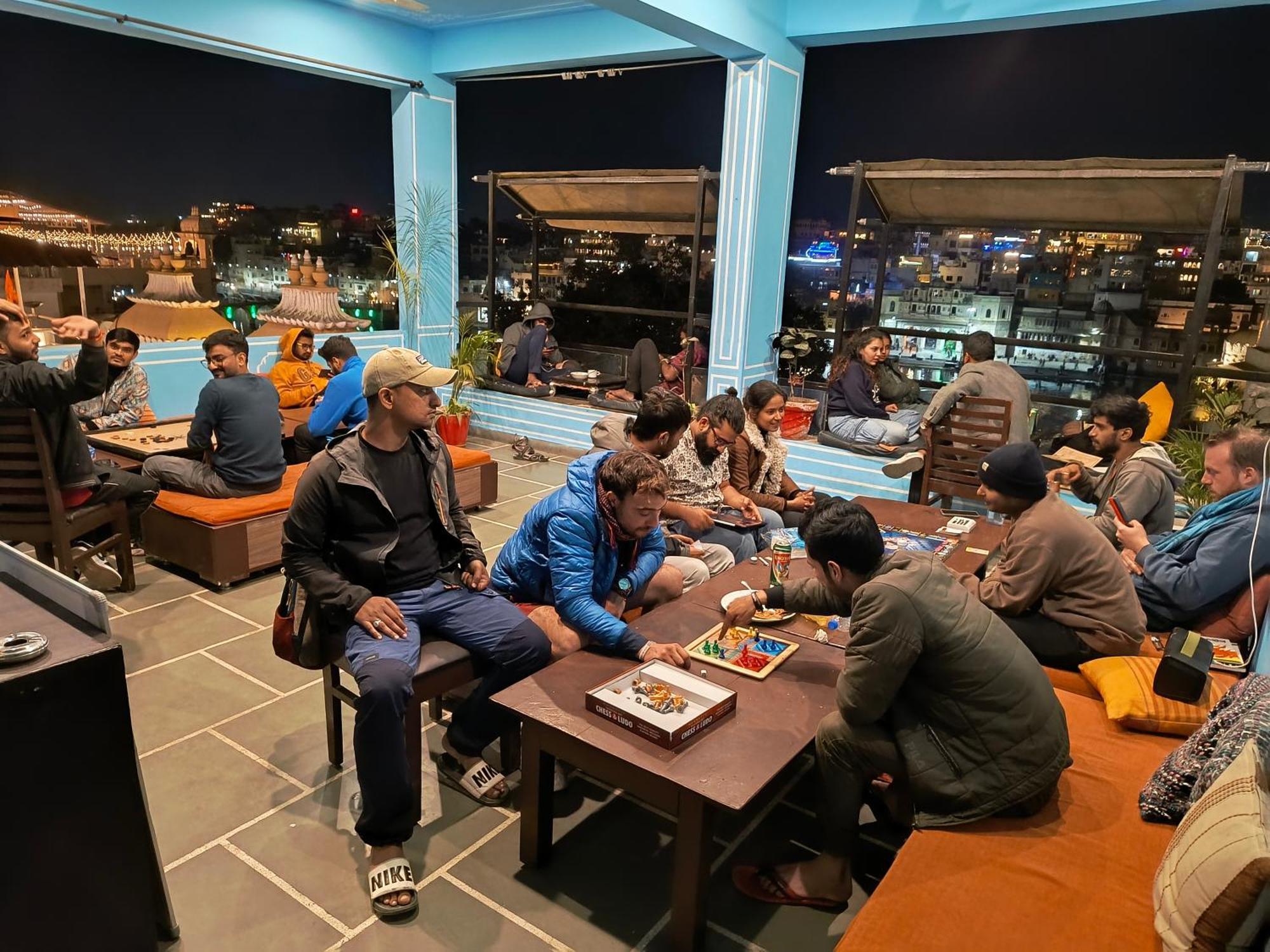 Madpackers Udaipur Hostel Buitenkant foto