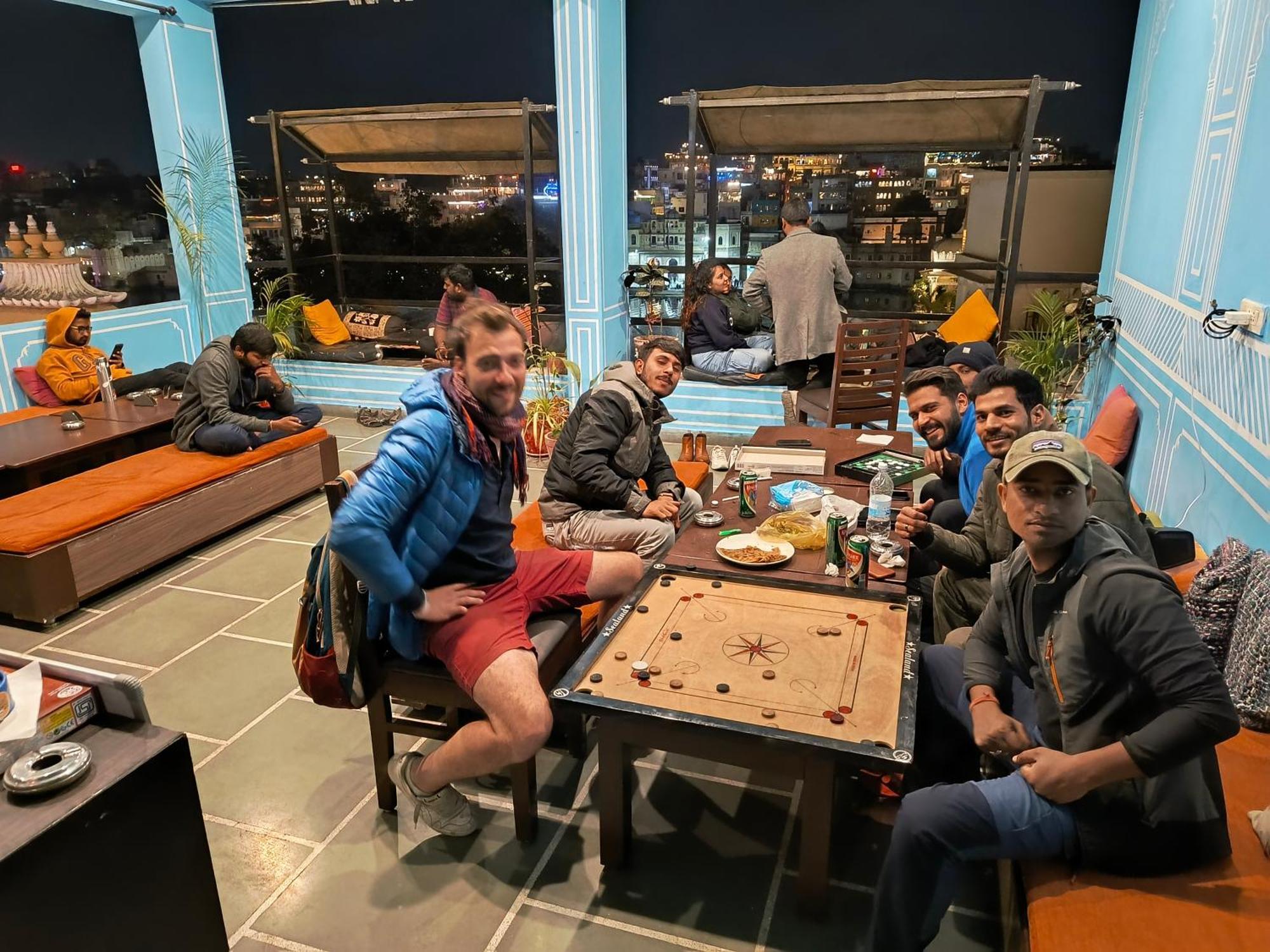 Madpackers Udaipur Hostel Buitenkant foto