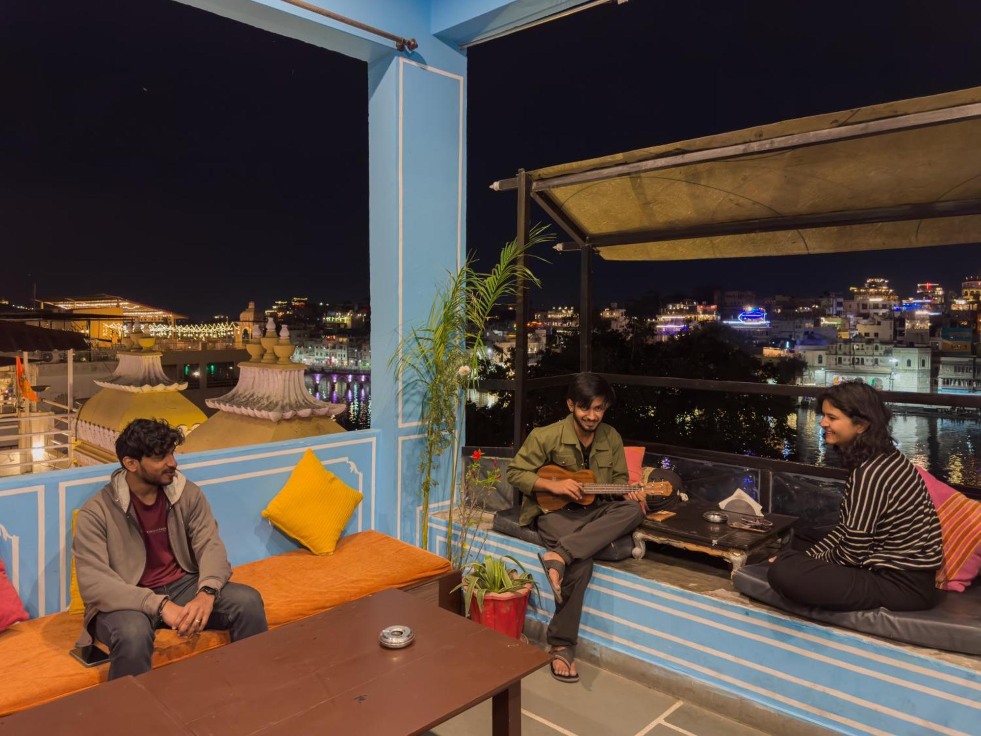 Madpackers Udaipur Hostel Buitenkant foto
