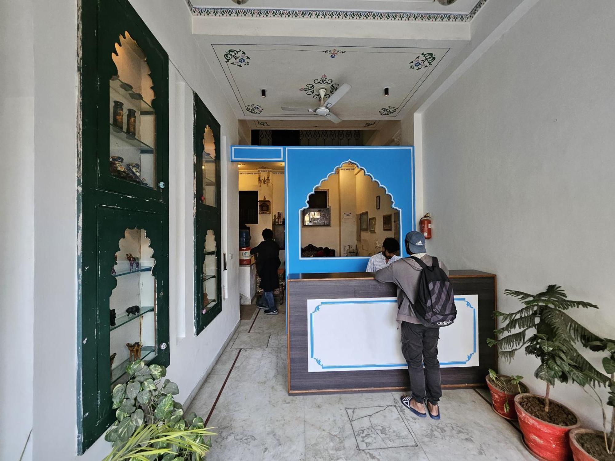 Madpackers Udaipur Hostel Buitenkant foto