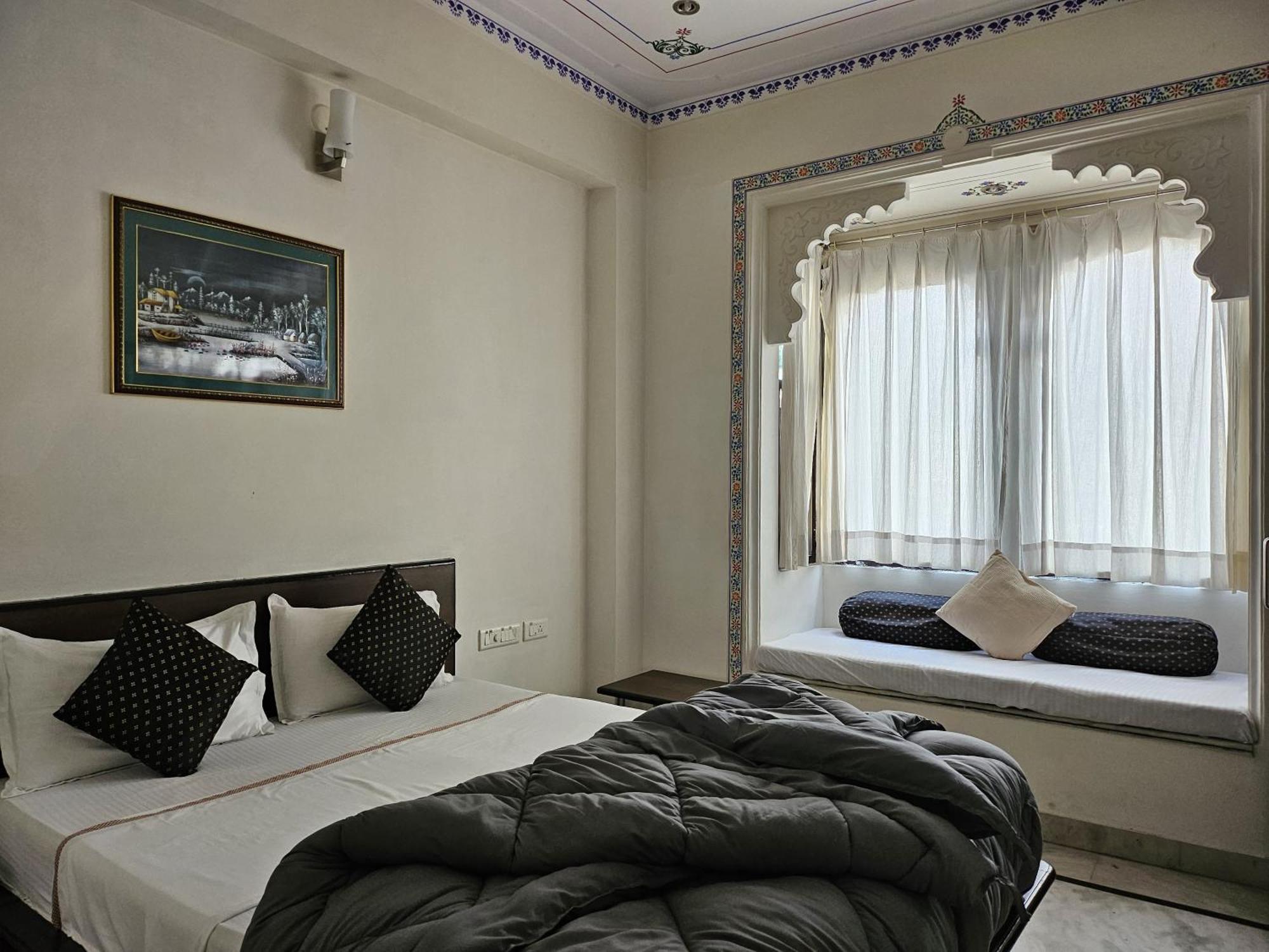 Madpackers Udaipur Hostel Buitenkant foto