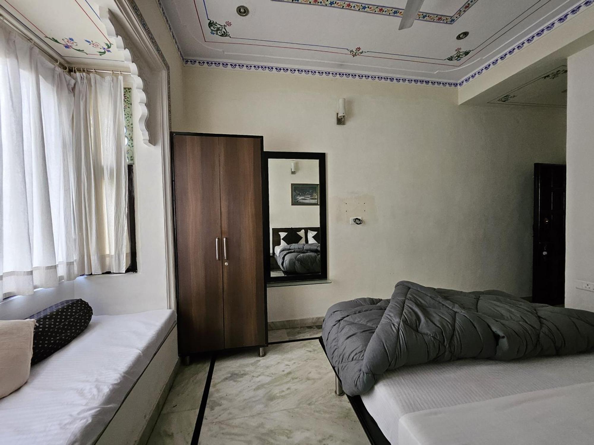 Madpackers Udaipur Hostel Buitenkant foto