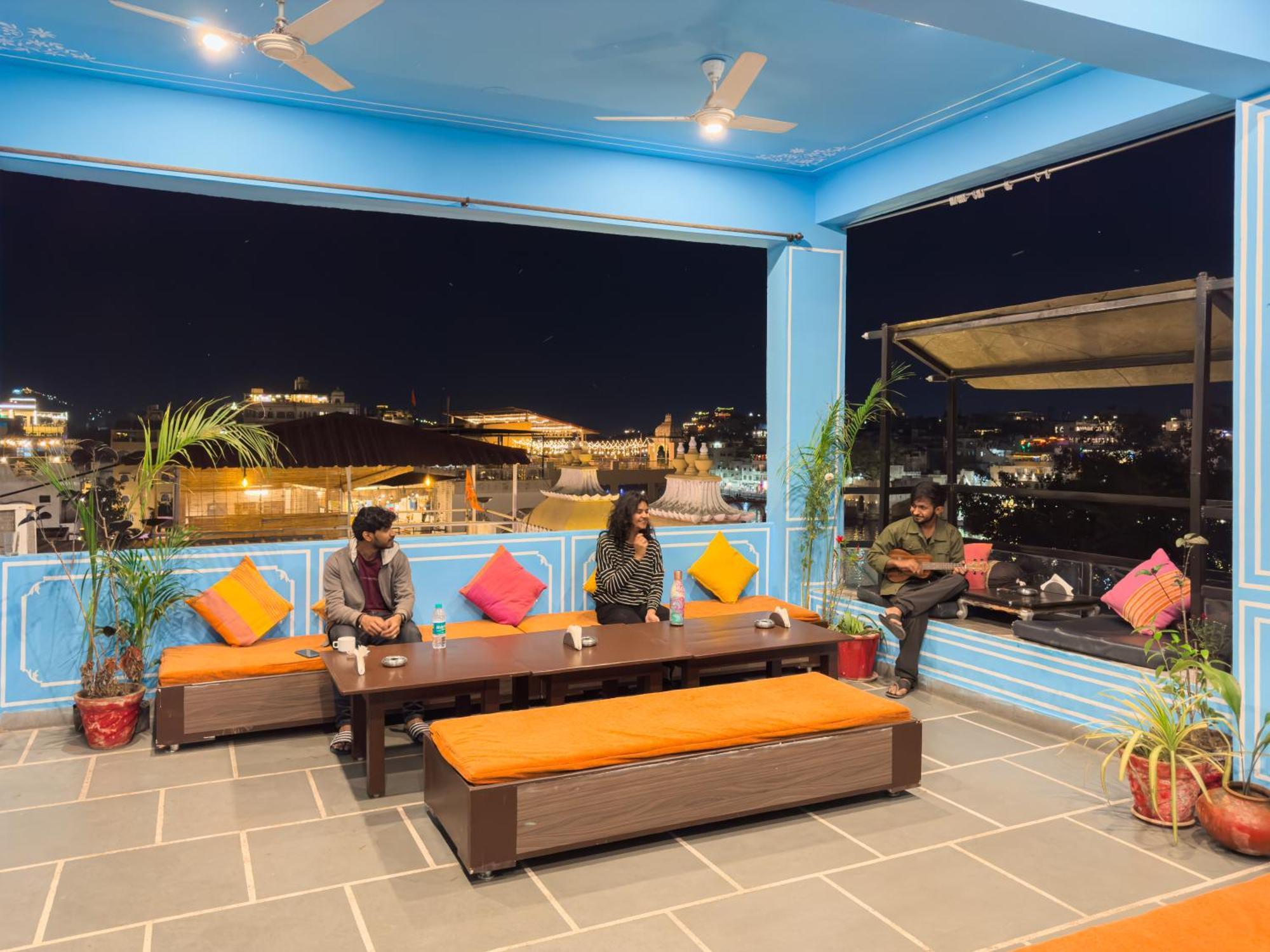 Madpackers Udaipur Hostel Buitenkant foto